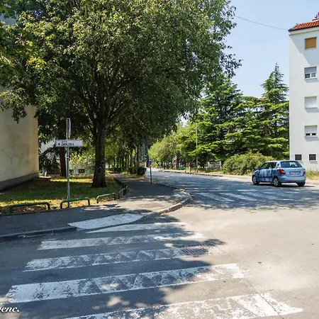 Lägenhet Sleeps 4 With Free Parking Rijeka