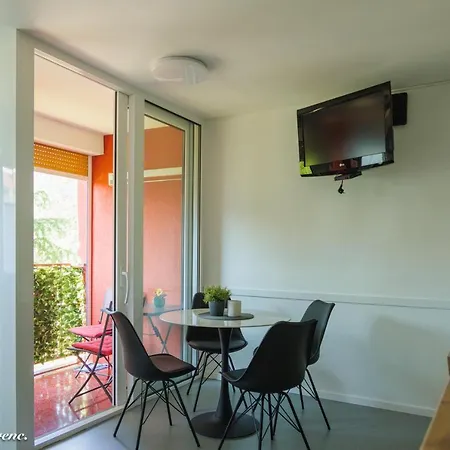Sleeps 4 With Free Parking