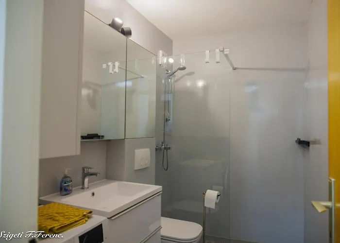 Sleeps 4 With Free Parking * רייקה