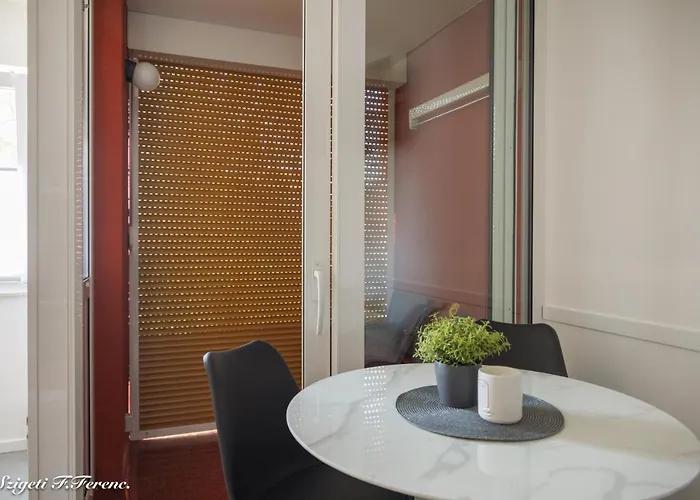 Sleeps 4 With Free Parking דירה רייקה