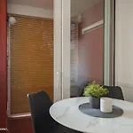 Sleeps 4 With Free Parking Apartman Fiume