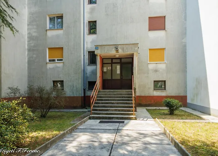 Sleeps 4 With Free Parking 아파트