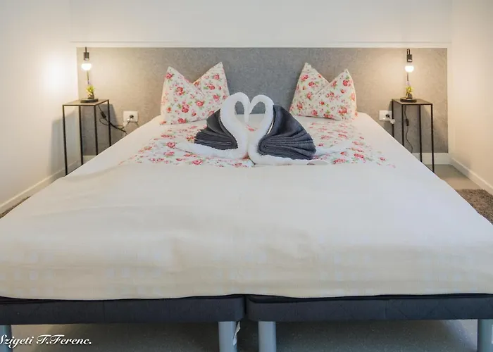 Sleeps 4 With Free Parking 아파트 *